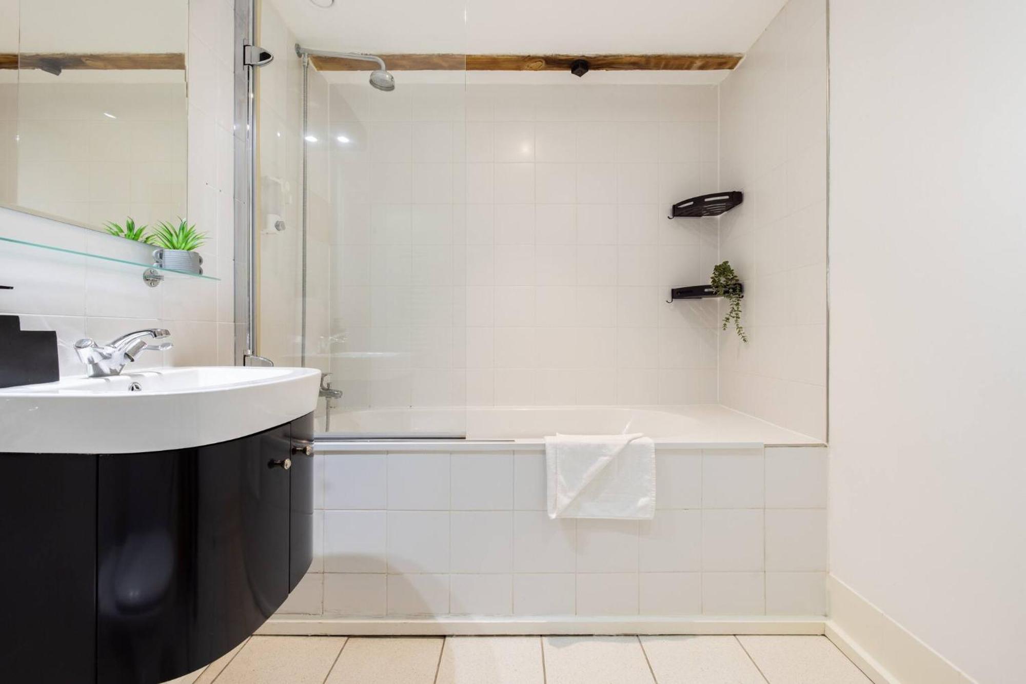 Wild Roses Serviced Apartments - Excel Warehouse 2 لندن المظهر الخارجي الصورة
